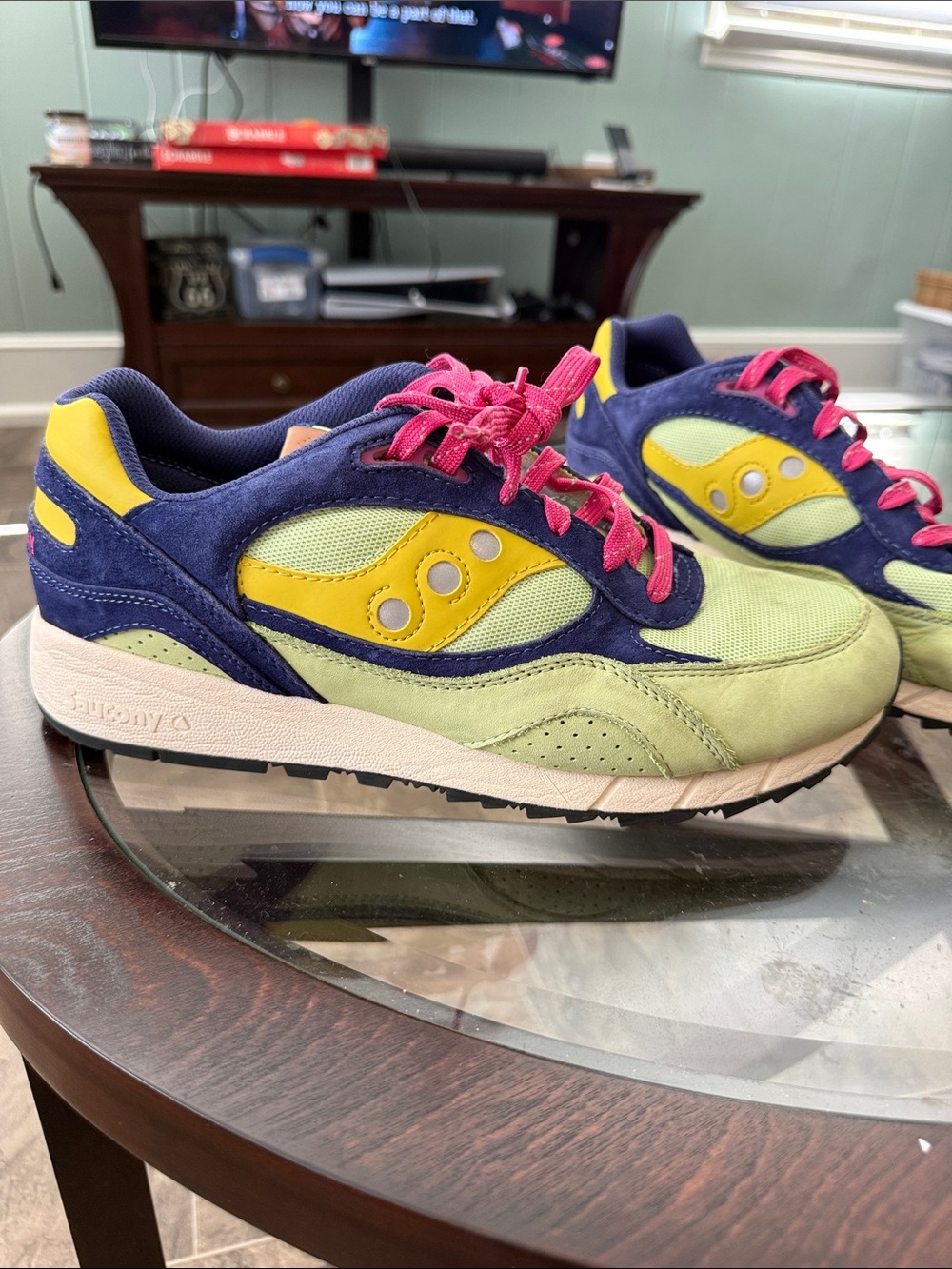 Saucony Men's Green, Navy & Yellow Sneakers with Pink Laces - Picture 2 of 5